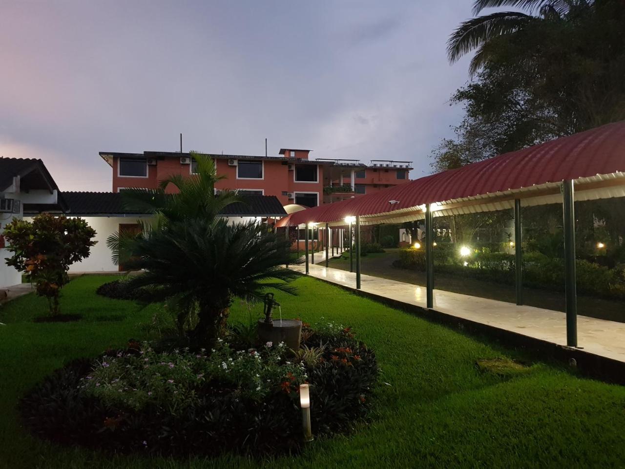 Gran Hotel De Lago - Lago Agrio نويفا لوخا المظهر الخارجي الصورة